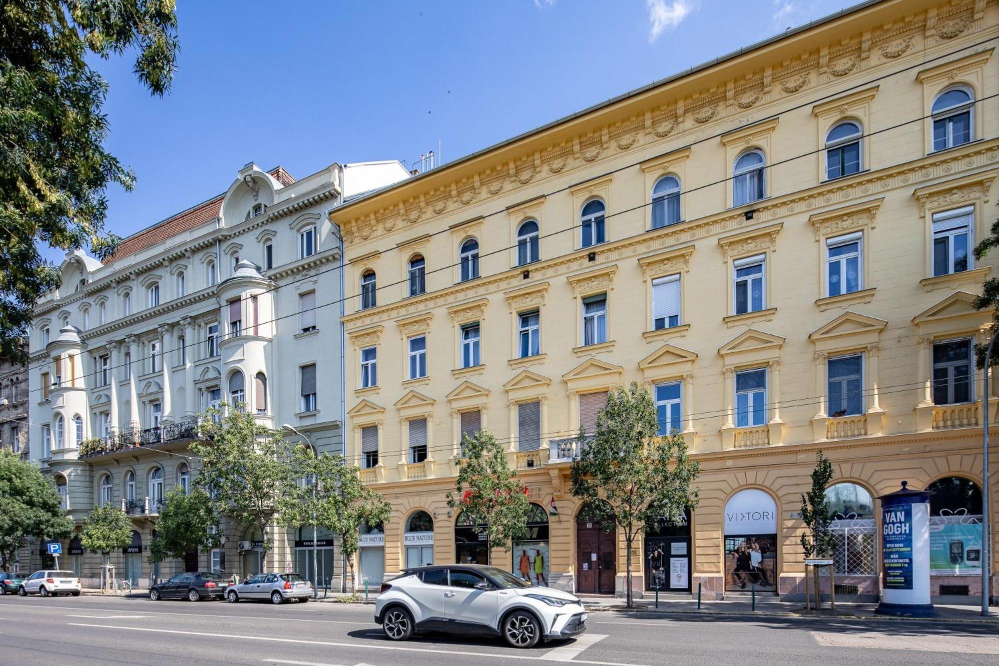 - Comfy - Budapest