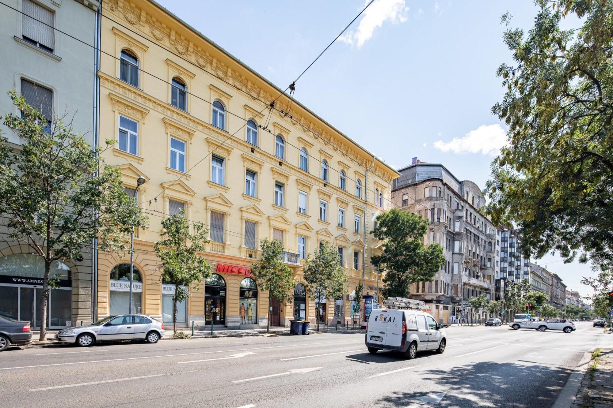 - Comfy - Budapest